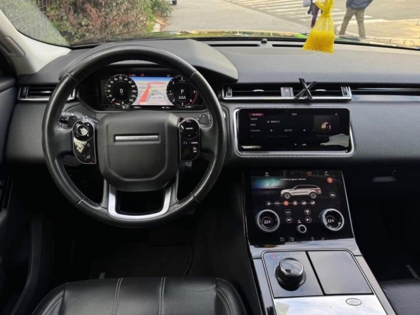 
								Land Rover Range Rover Velar full									