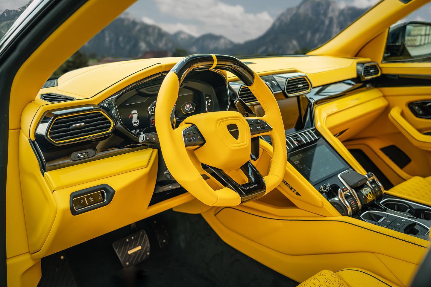 
								Lamborghini Urus full									