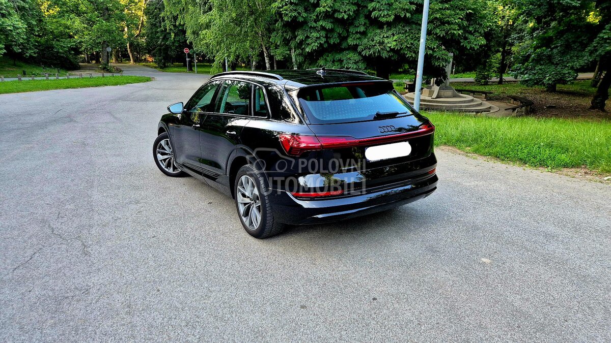 
								Audi E-Tron full									