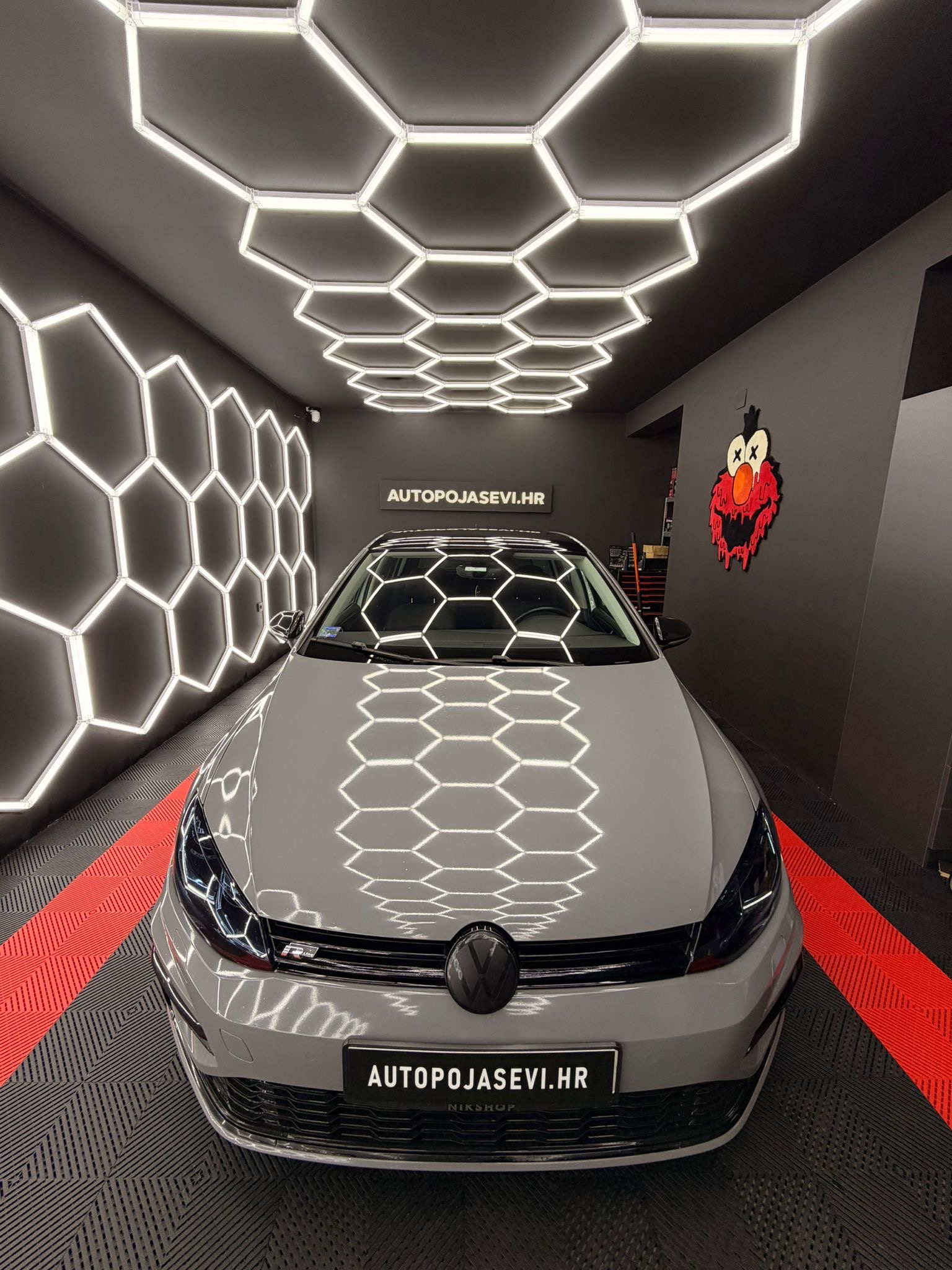 
								Volkswagen Golf full									