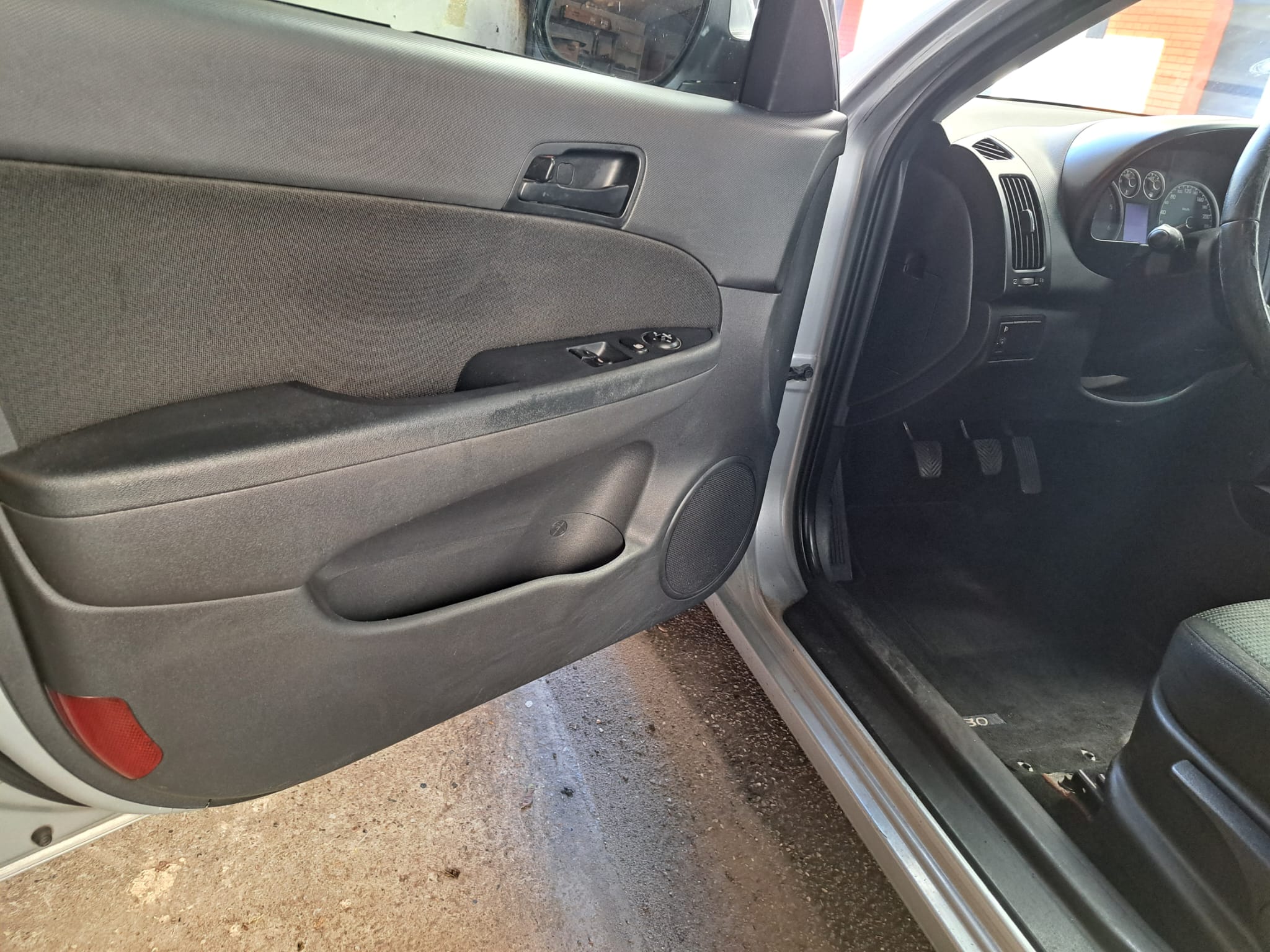 
								Hyundai i30 1.6 full									