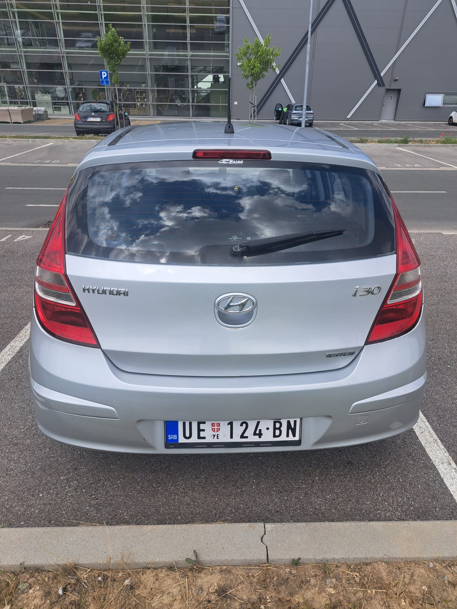 
								Hyundai i30 1.6 full									