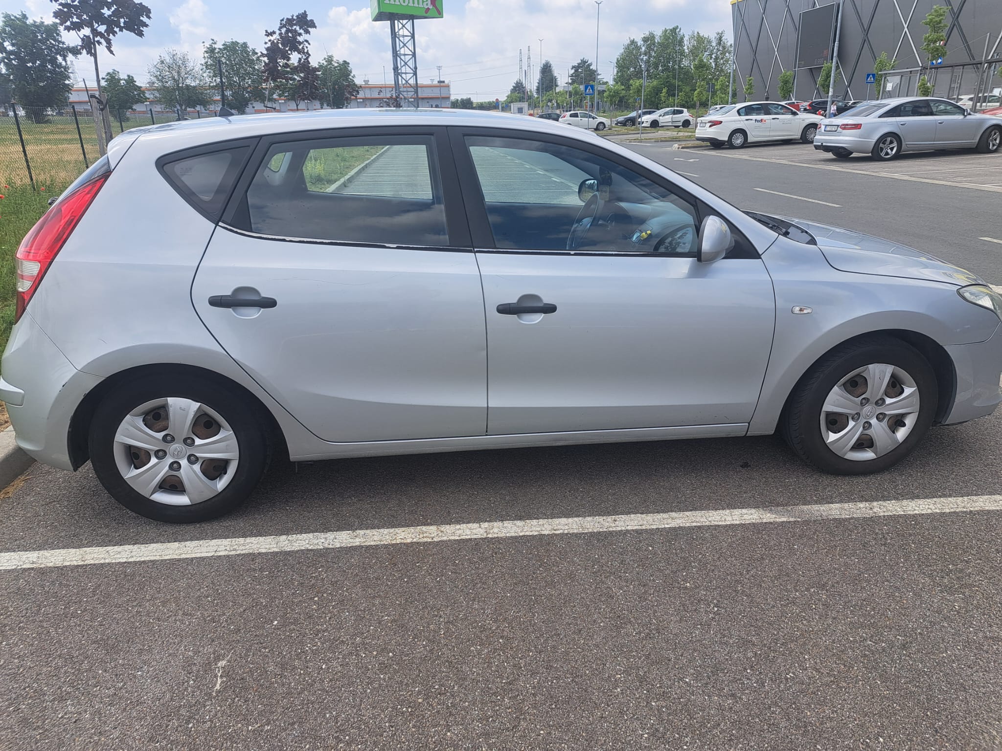 
								Hyundai i30 1.6 full									