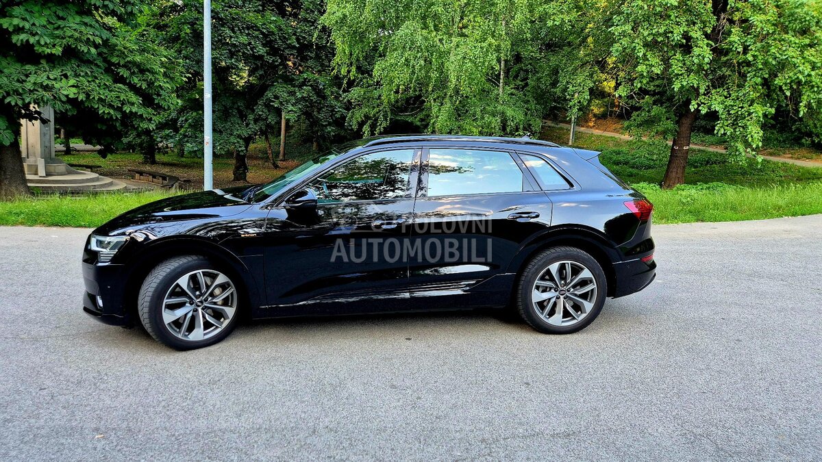
								Audi E-Tron full									