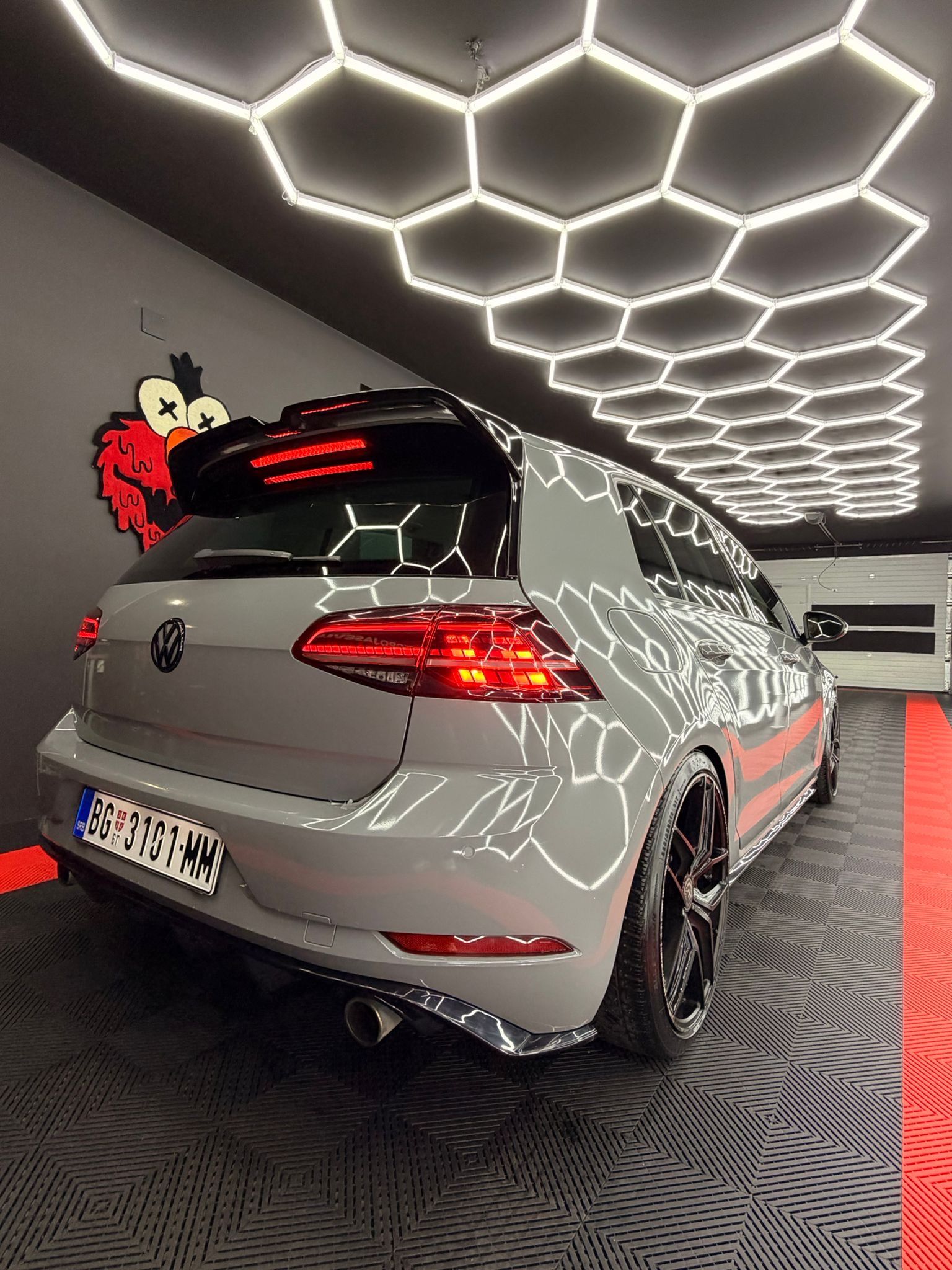 
								Volkswagen Golf full									
