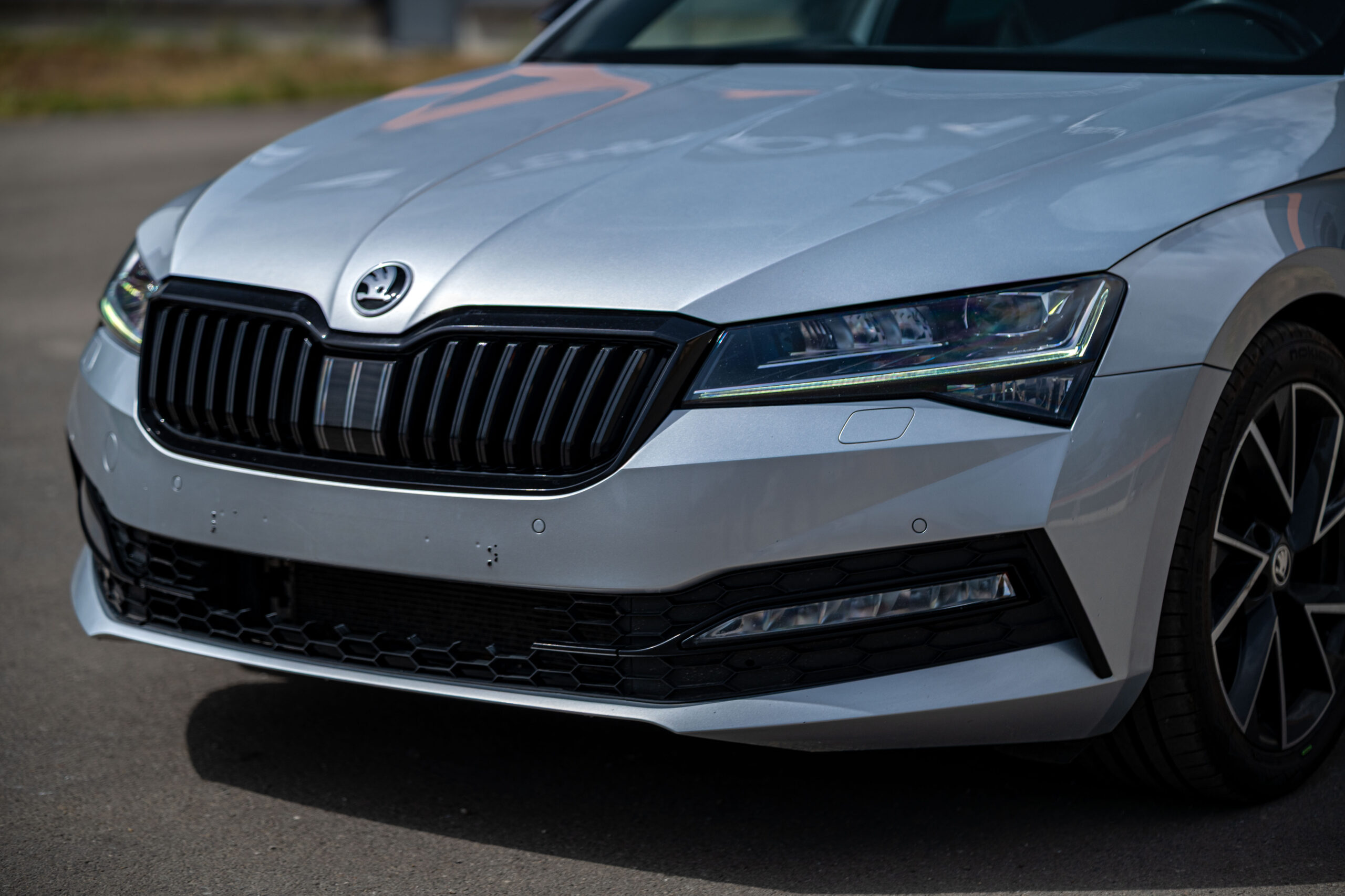 
								Škoda Superb full									