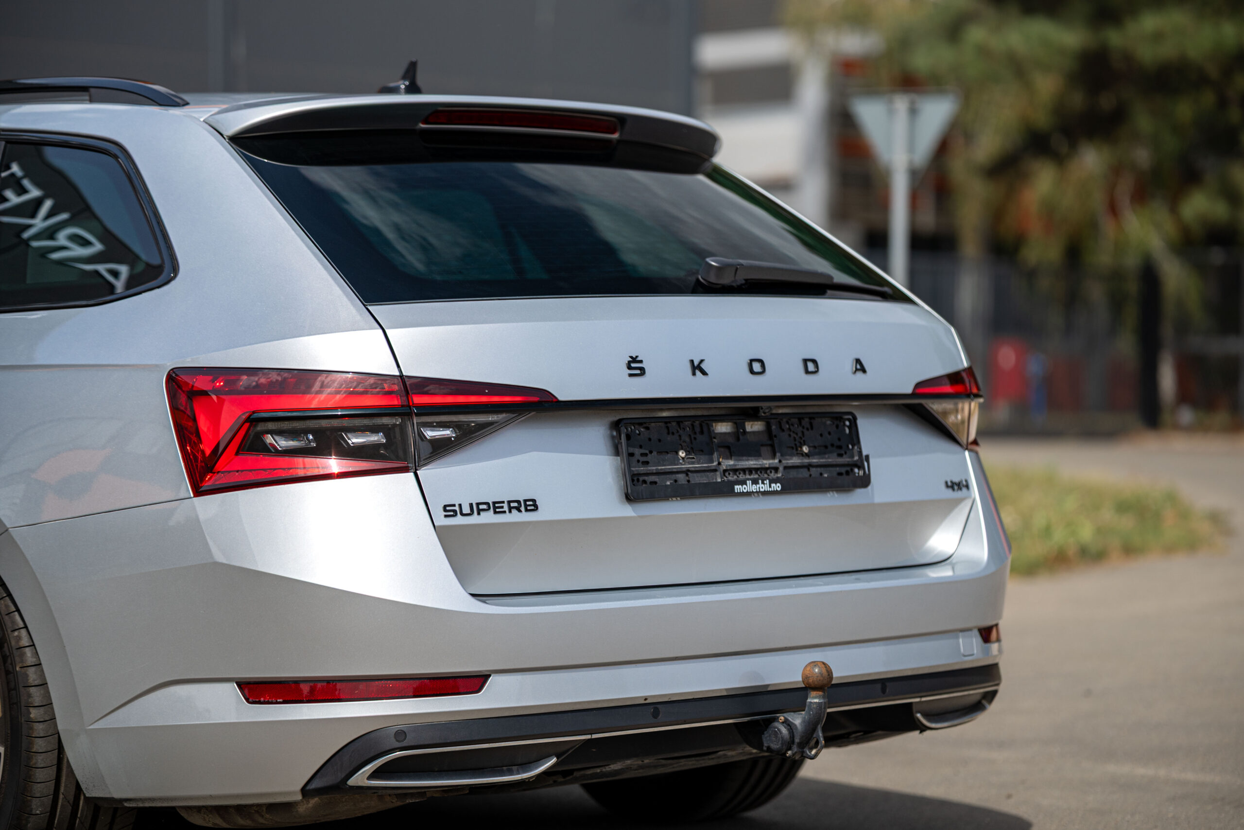 
								Škoda Superb full									