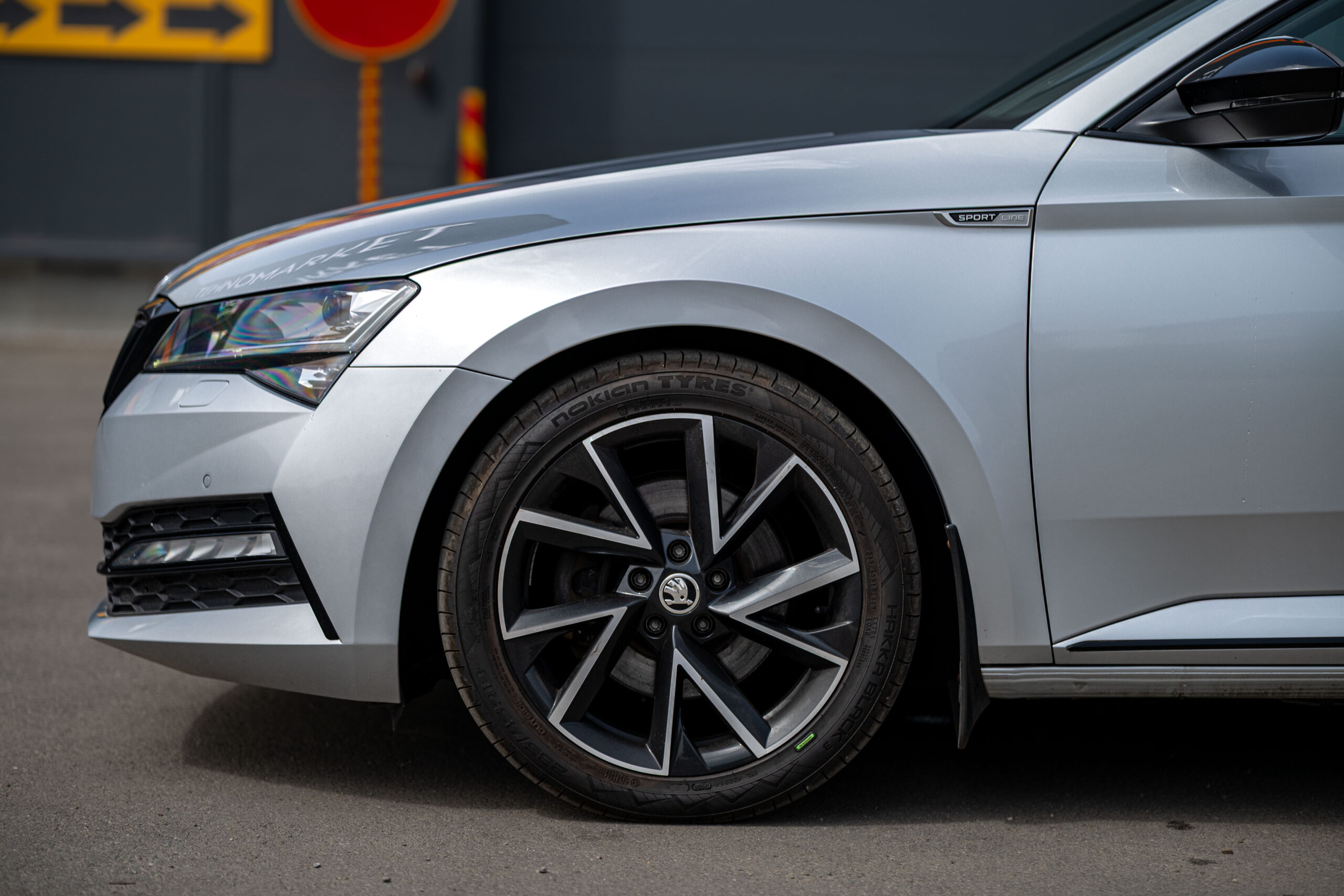 
								Škoda Superb full									