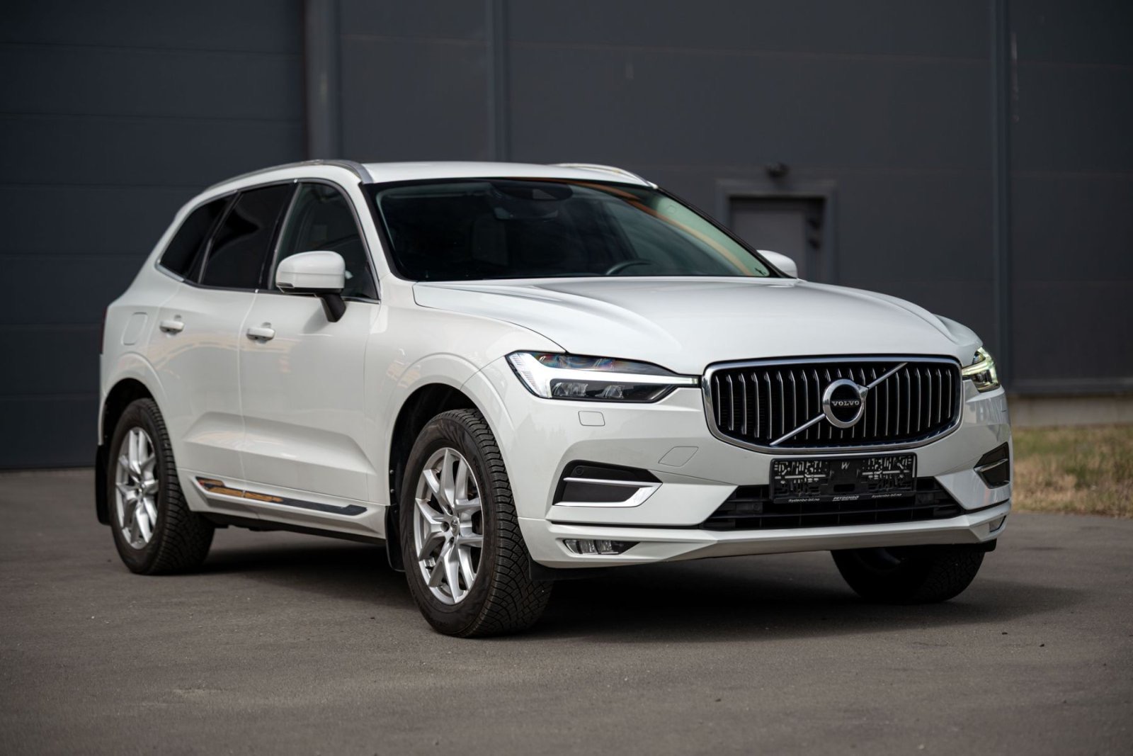 
								Volvo XC60 full									