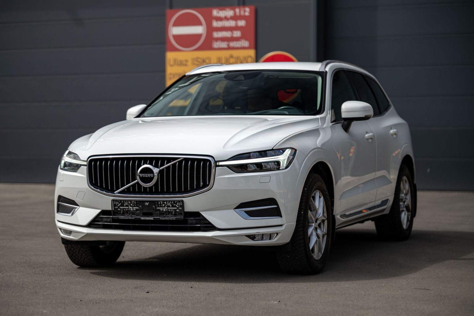 
								Volvo XC60 full									