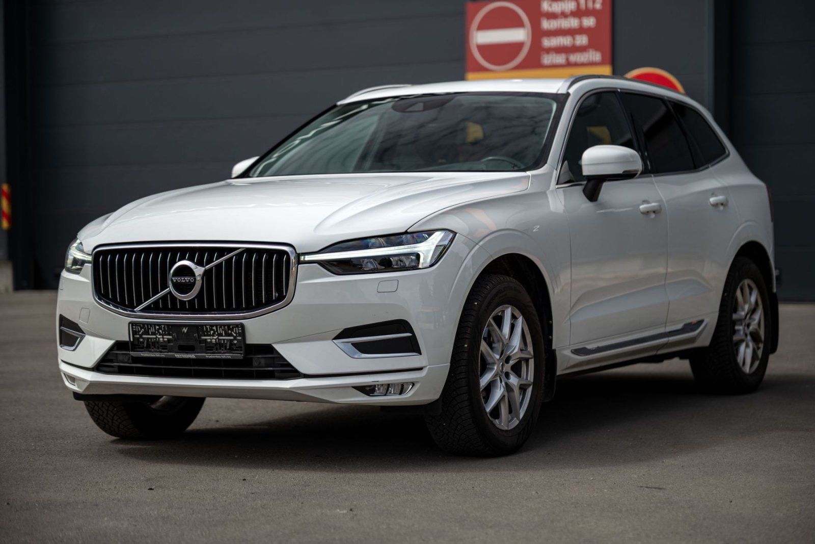 
								Volvo XC60 full									