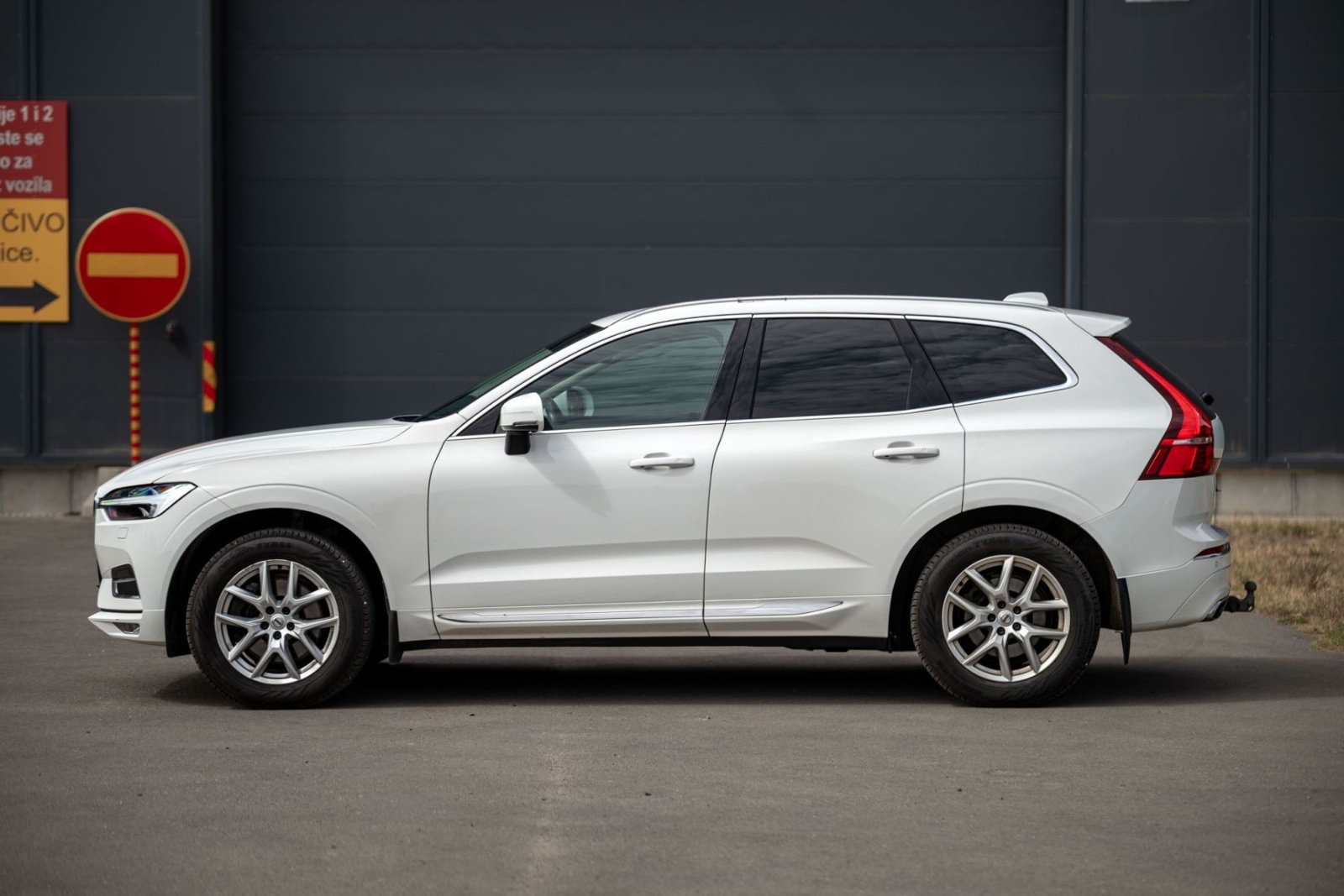
								Volvo XC60 full									