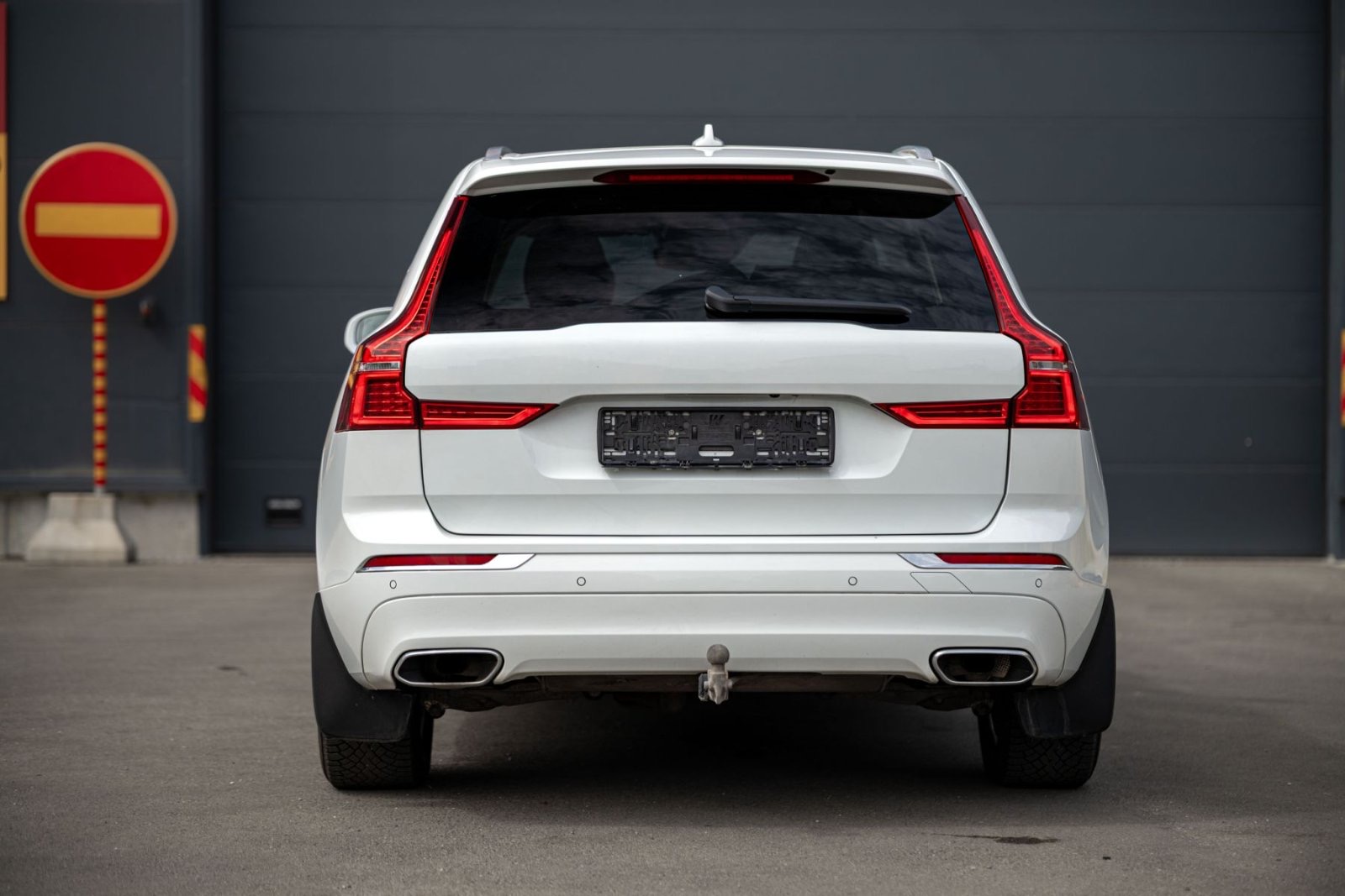
								Volvo XC60 full									