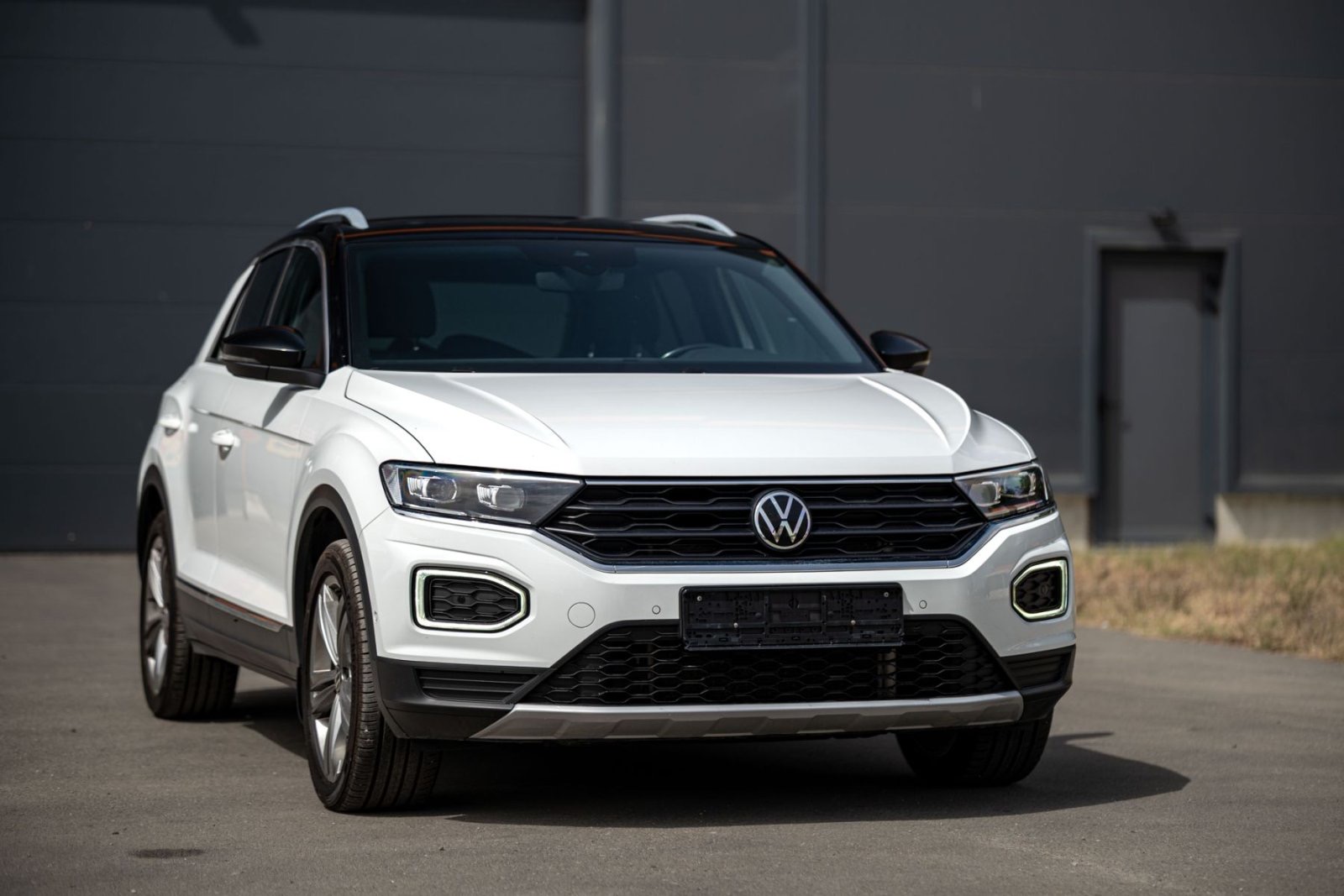 
								Volkswagen T-Roc full									