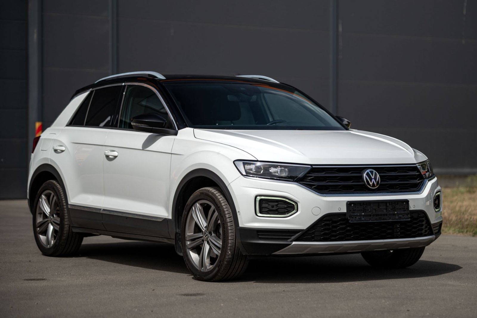 
								Volkswagen T-Roc full									