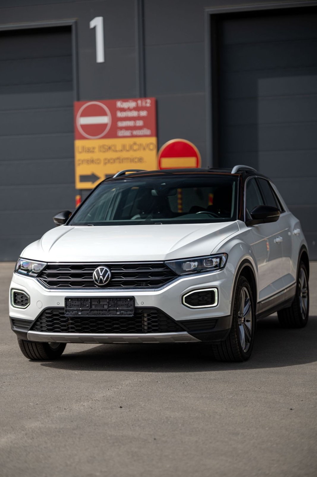 
								Volkswagen T-Roc full									