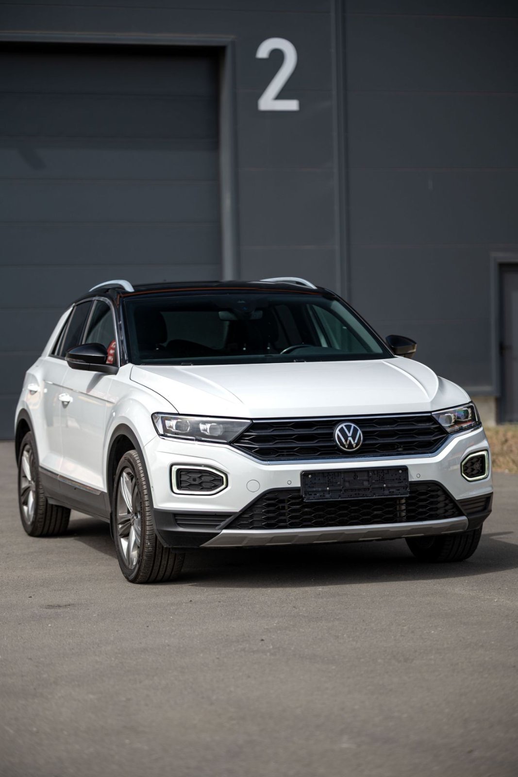 
								Volkswagen T-Roc full									