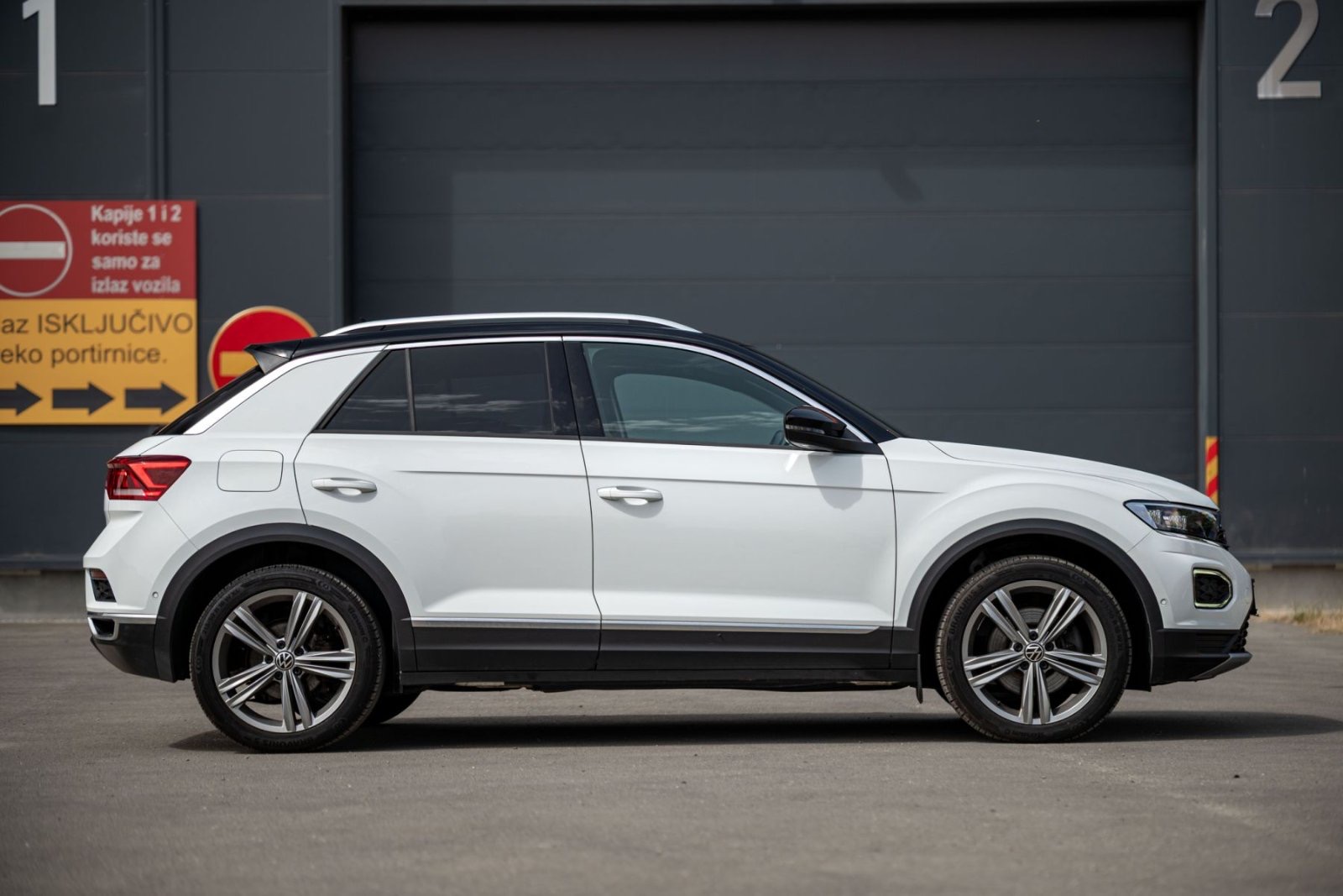 
								Volkswagen T-Roc full									