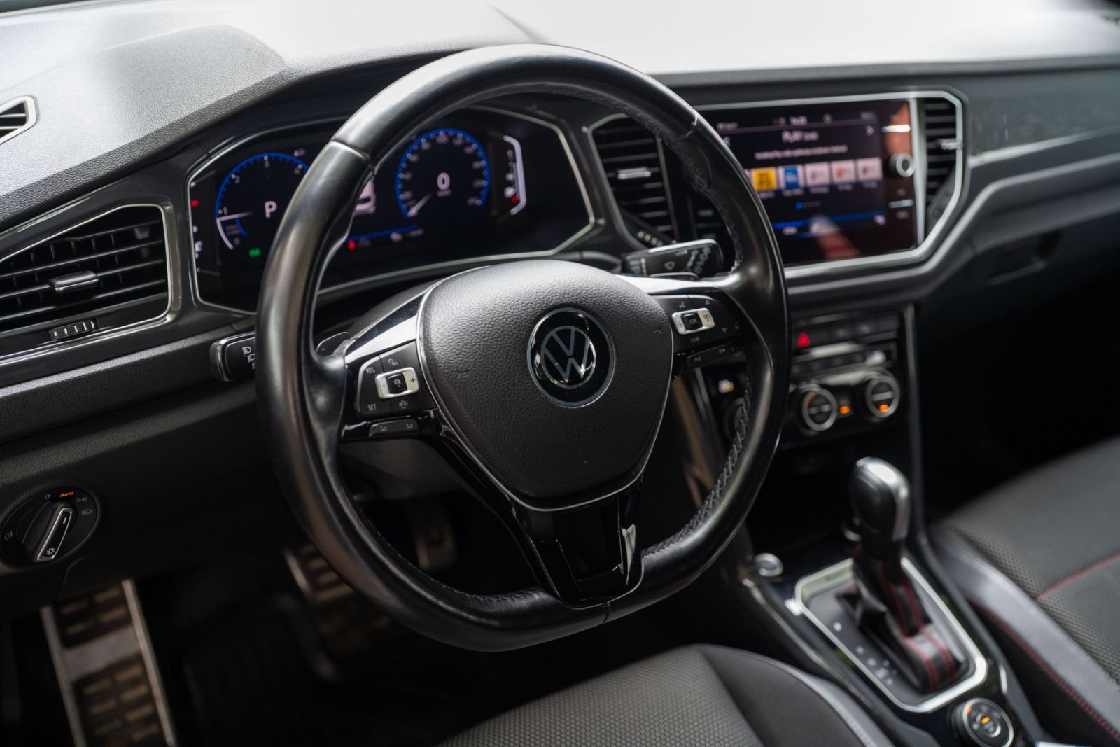 
								Volkswagen T-Roc full									