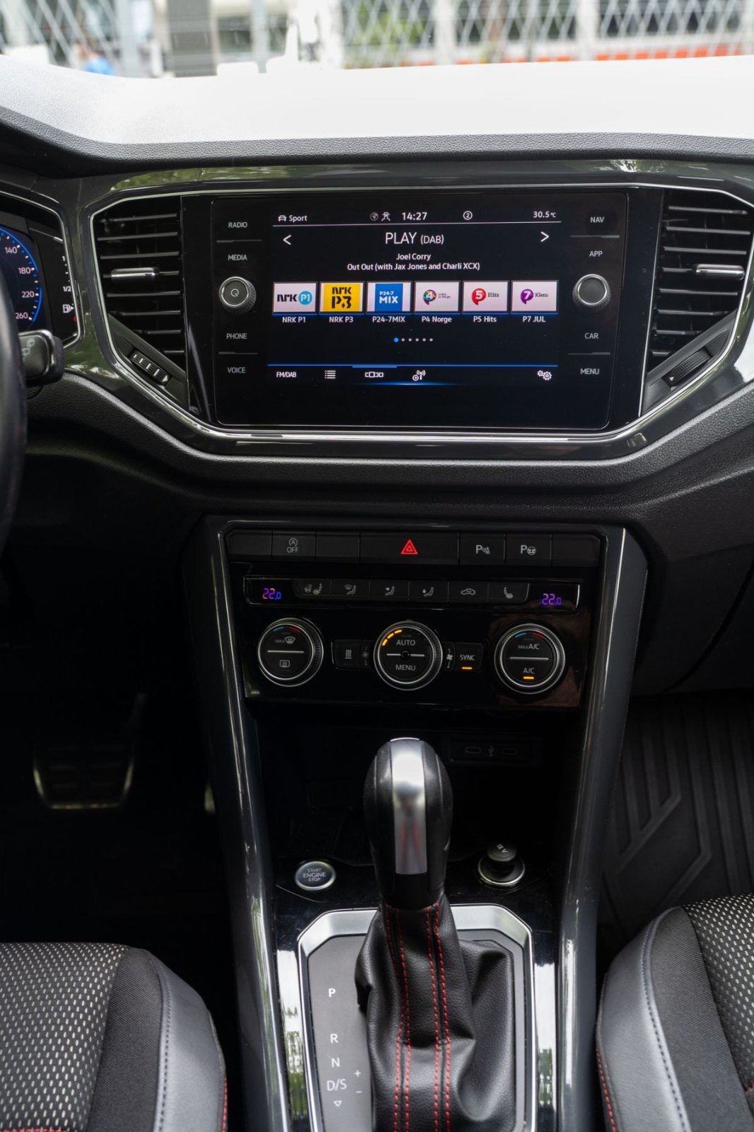 
								Volkswagen T-Roc full									