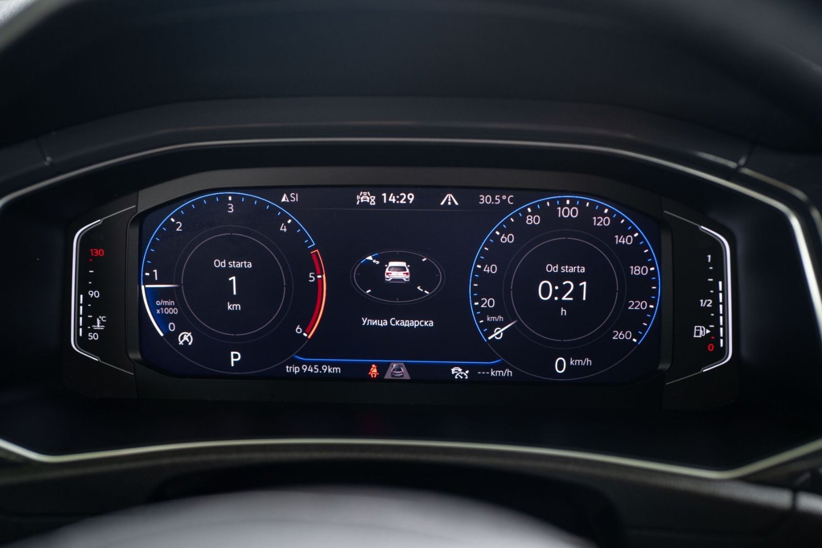 
								Volkswagen T-Roc full									
