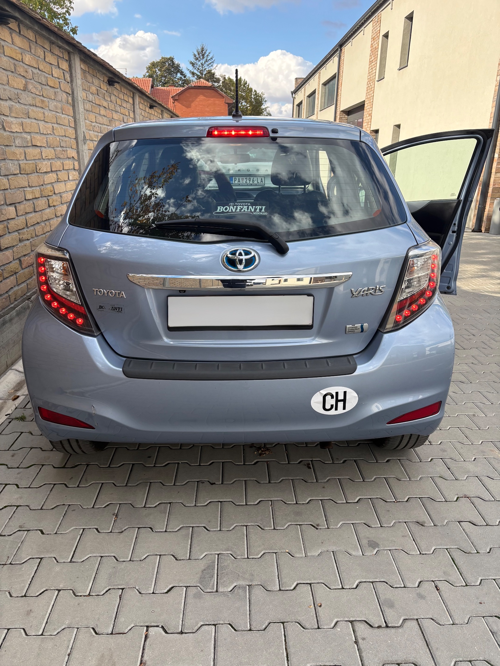 
								Toyota Yaris 1.4 full									